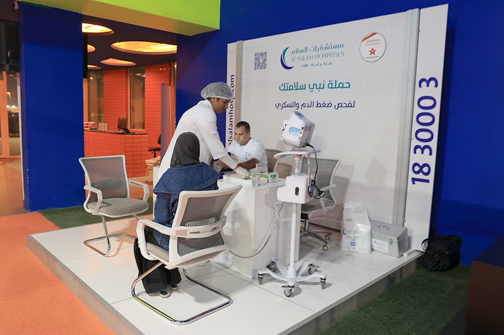 مشاركة مستشفيات السلام في بطولة البادل: تعزيز وعي الشباب الصحي